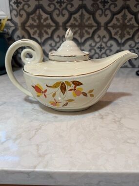 RARE VINTAGE HALL CHINA “ALADDIN TEAPOT- “AUTUMN LEAF PATTERN- EUC